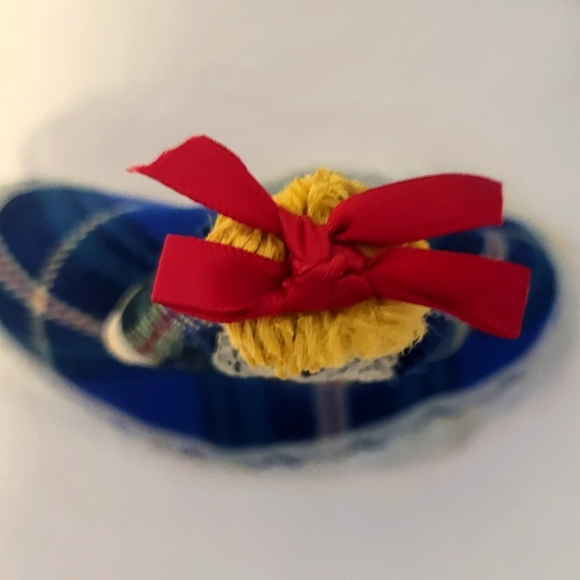 Vintage handcrafted wooden pin doll with folk traditional plaid dress - Picture 4 of 8